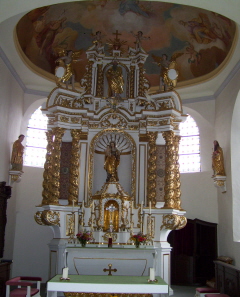 Foto vom Altarraum in St. Ulrich in Rechtis