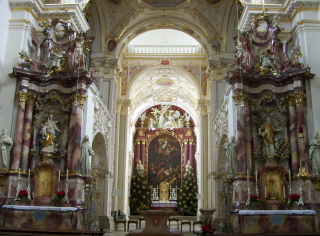 Foto vom Altarraum in St. Lorenz in Kempten