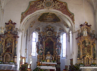 Foto vom Altarraum in Heiligste Dreifaltigkeit in Sulzberg