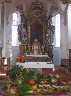 Foto vom Erntedankaltar in Heiligste Dreifaltigkeit in Sulzberg