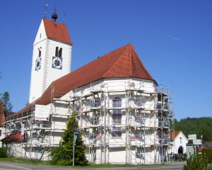Foto von der einger&uuml;steten Kirche St. Georg in Wildpoldsried