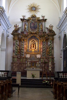 Foto vom Altarraum der Klosterkirche Maria vom Frieden in Köln
