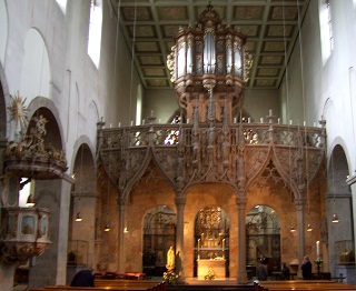 Foto vom Altarraum in St. Pantaleon in Köln