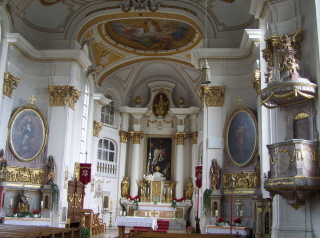Foto vom Altarraum in Heilig-Kreuz in Breitenthal