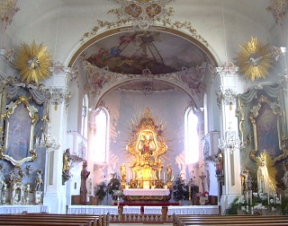 Foto vom Altarraum der Wallfahrtskirche Maria Vesperbild