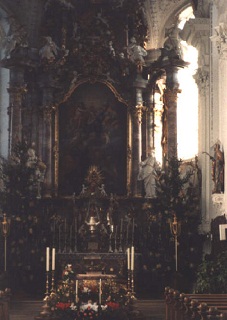 Foto vom Altar in St. Johannes Baptist in Edelstetten