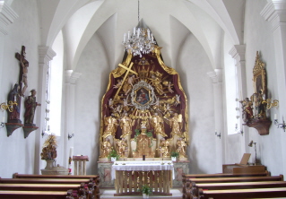 Foto vom Altarraum der Dreifaltigkeitskirche in Kufstein