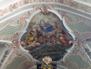 Foto vom Fresko über der Orgel im linken Kirchenschiff in St. Virgil in Rattenberg