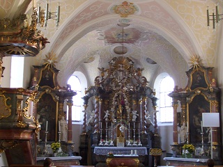 Foto vom Altarraum in Mariä Verkündigung in Ainertshofen