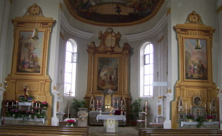 Foto vom Altarraum in St. Martin in Baindlkirch
