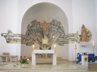 Foto vom Altar in St. Antonius in Freienried