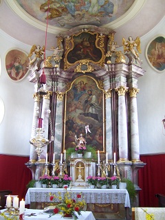 Foto vom Altar in St. Johannes der Täufer in Großhausen