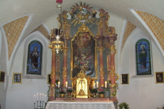 Foto vom Altarraum in St. Pauli Bekehr in Hausen