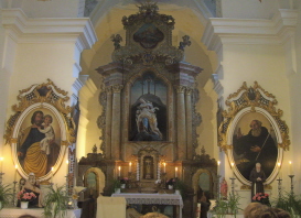 Foto vom Altarraum in der Kapelle Schmerzhafte Muttergottes in Lechlingszell