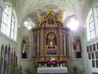 Foto vom Altarraum der Kapelle Maria Aich bei Oberbernbach