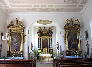 Foto vom Altarraum in St. Georg in Bachern