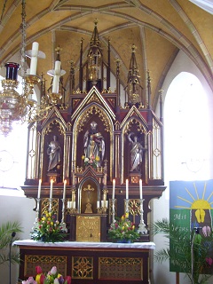 Foto vom Altar in St. Martin in Unterbernbach