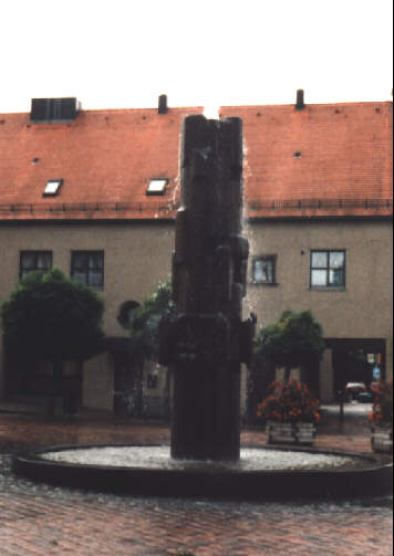 Foto des Brunnens vor St. Ulrich in Königsbrunn