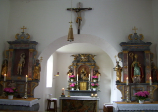 Foto vom Altarraum in St. Peter und Paul in Feigenhofen