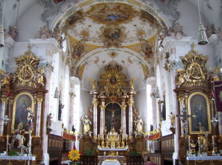 Foto vom Altarraum in St. Martin in Gabelbach