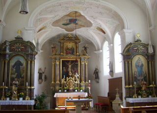 Foto vom Altarraum in St. Leonhard in Gabelbachergreuth