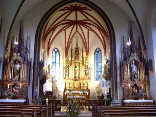 Foto vom Altarraum in St. Georg in Hegnenbach