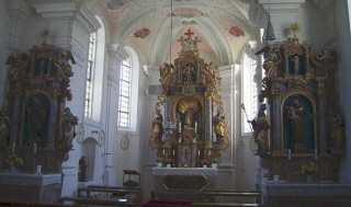 Foto vom Altarraum in Mariä Himmelfahrt in Neuhäder