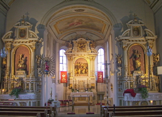 Foto vom Altarraum in Mariä Himmelfahrt in Täfertingen