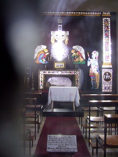 Foto vom Altar der Heilig-Grab-Kapelle in Rommelsried