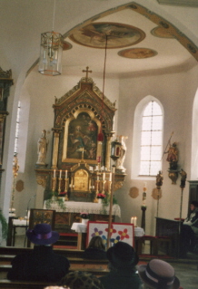 Foto vom Altarraum in St. Nikolaus in Siegertshofen