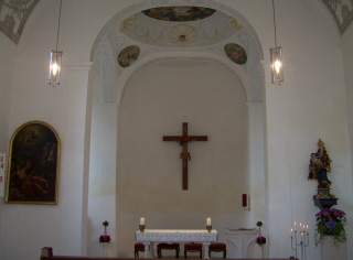 Foto vom Altarraum in St. Emmeram, Gersthofen