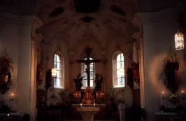 Foto vom Altarraum in St. Fridolin in Ustersbach