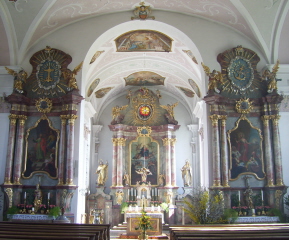 Foto vom Altarraum in St. Johannes Baptist in Dietkirch