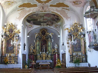 Foto vom Altarraum in St. Nikolaus in Kutzenhausen