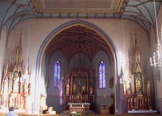 Foto vom Altarraum in St. Ulrich in Königsbrunn