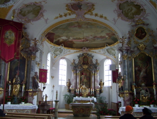 Foto vom Altarraum in St. Vitus in Steinekirch