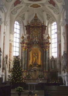 Foto vom Altarraum in Kloster Maria Medingen
