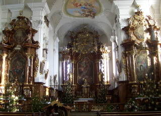 Foto vom Altarraum in Mariä Himmelfahrt in Obermedlingen