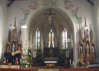 Foto vom Altarraum in St. Martin in Staufen