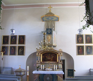 Foto vom Altarraum in St. Martin in Aufhausen