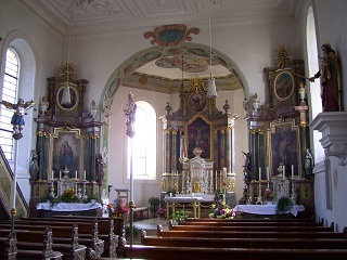 Foto vom Altarraum in St. Michael in Belzheim