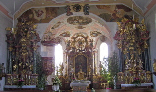Foto vom Altarraum in St. Ulrich in Buchdorf