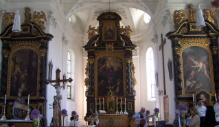 Foto vom Altarraum in St. Blasius in Leitheim