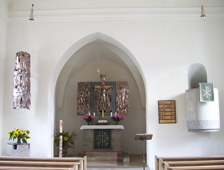 Foto vom Altarraum in St. Ulrich in Rudelstetten