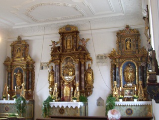 Foto vom Altarraum in der Spitalkirche in Rain