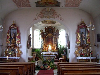 Foto vom Altarraum in St. Georg in Feldheim