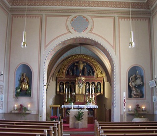 Foto vom Altarraum in St. Georg in Utzwingen