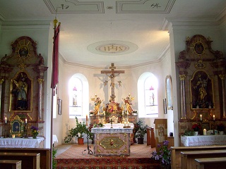 Foto vom Altarraum in St. Albanus in Wächtering