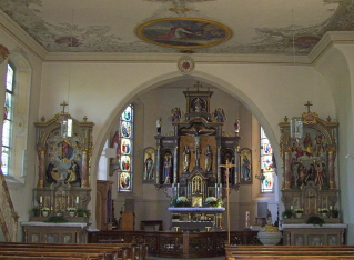 Foto vom Altarraum in St. Otmar in Grünenbach