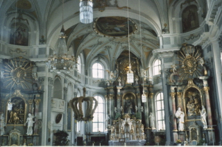 Foto vom Altarraum in Mariä Heimsuchung in Lechbruck
